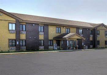 Baymont By Wyndham Beloit Hotel Exterior photo