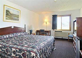 Baymont By Wyndham Beloit Hotel Exterior photo